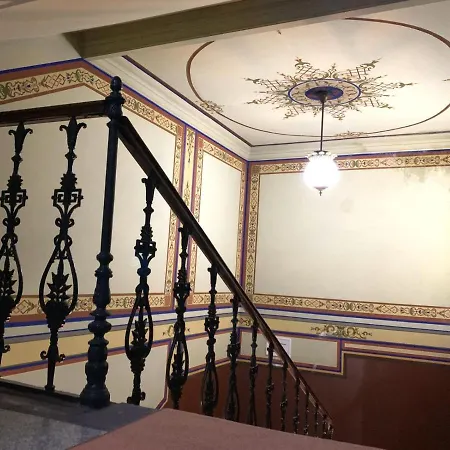 Kalvin Palace *